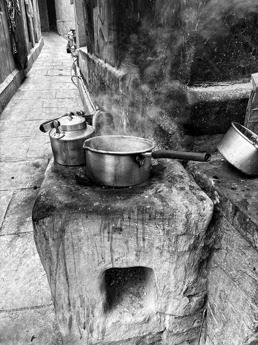 Tea Shop, alleys of Benares