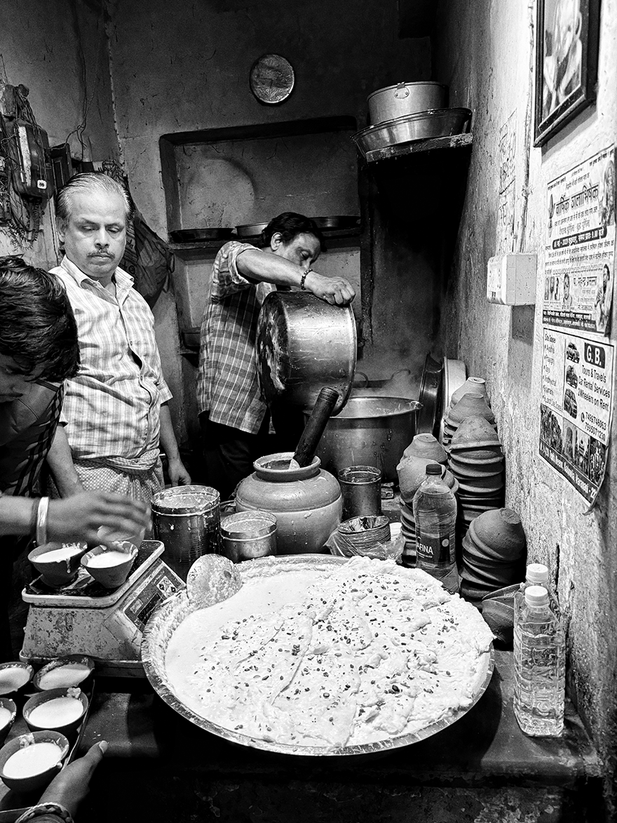 Rabdi seller, Vishwanath Gali, Benares